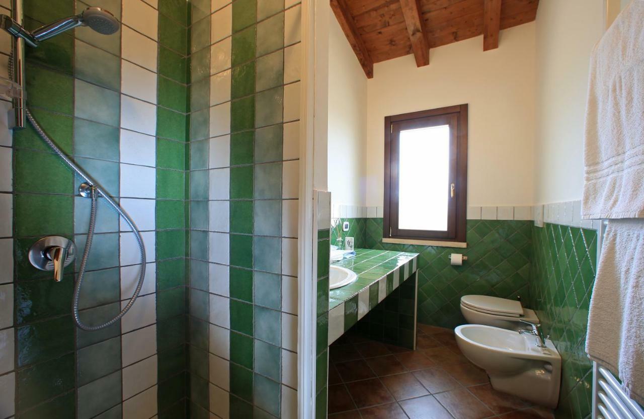 Gasthaus Casale Madeccia Sonnino Exterior foto