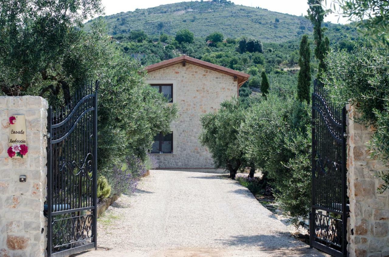 Gasthaus Casale Madeccia Sonnino Exterior foto
