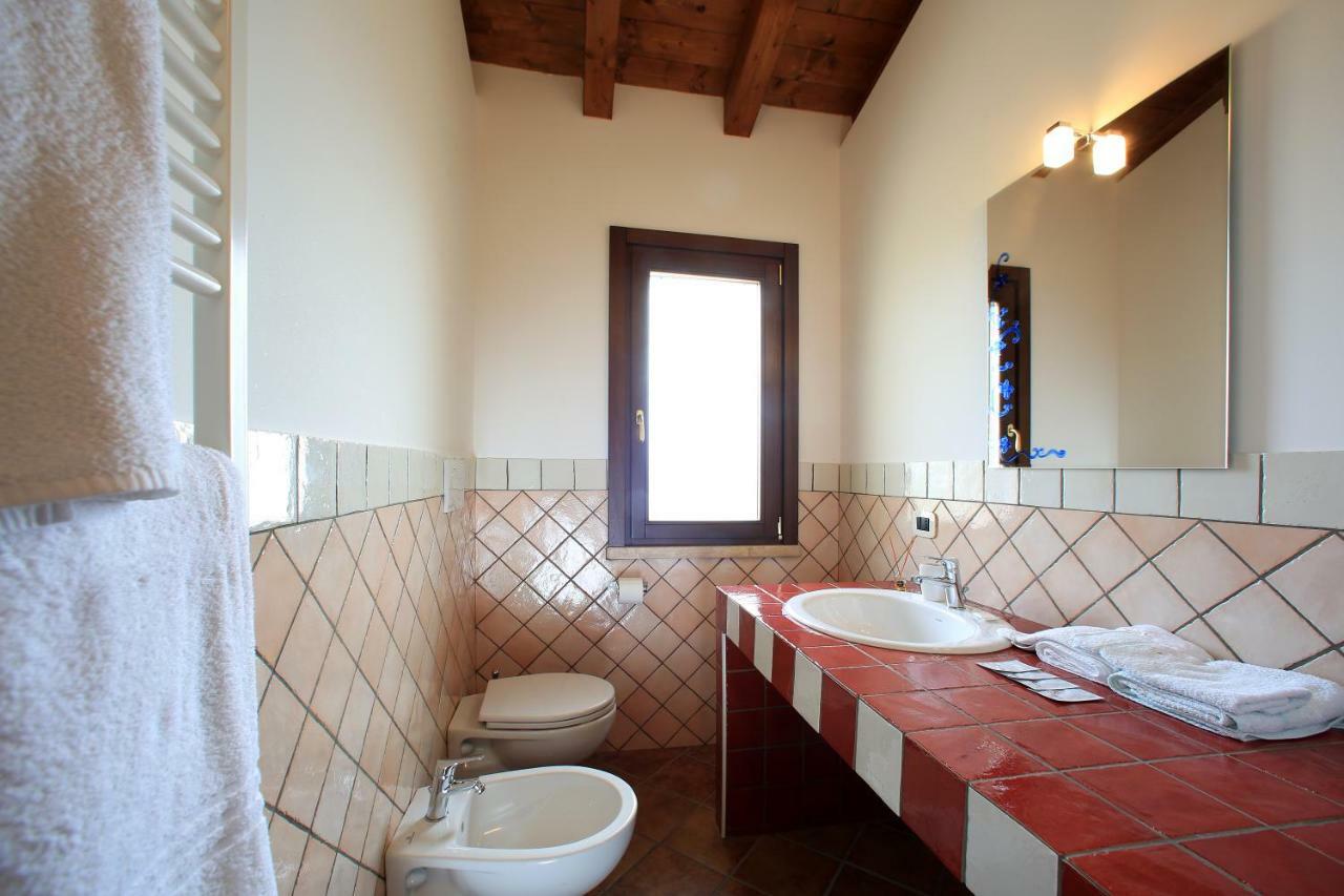 Gasthaus Casale Madeccia Sonnino Exterior foto